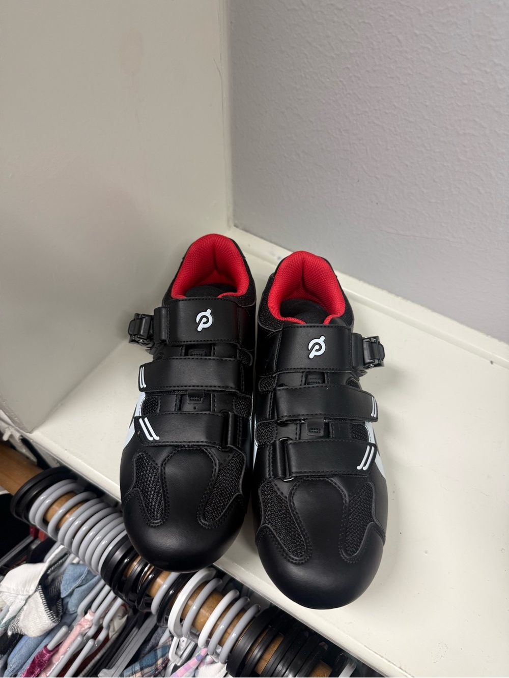 Peloton size 40 Black and Red Cycling Shoes
